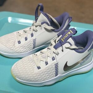 New w/o tags Nike White and Lavender Sneakers
